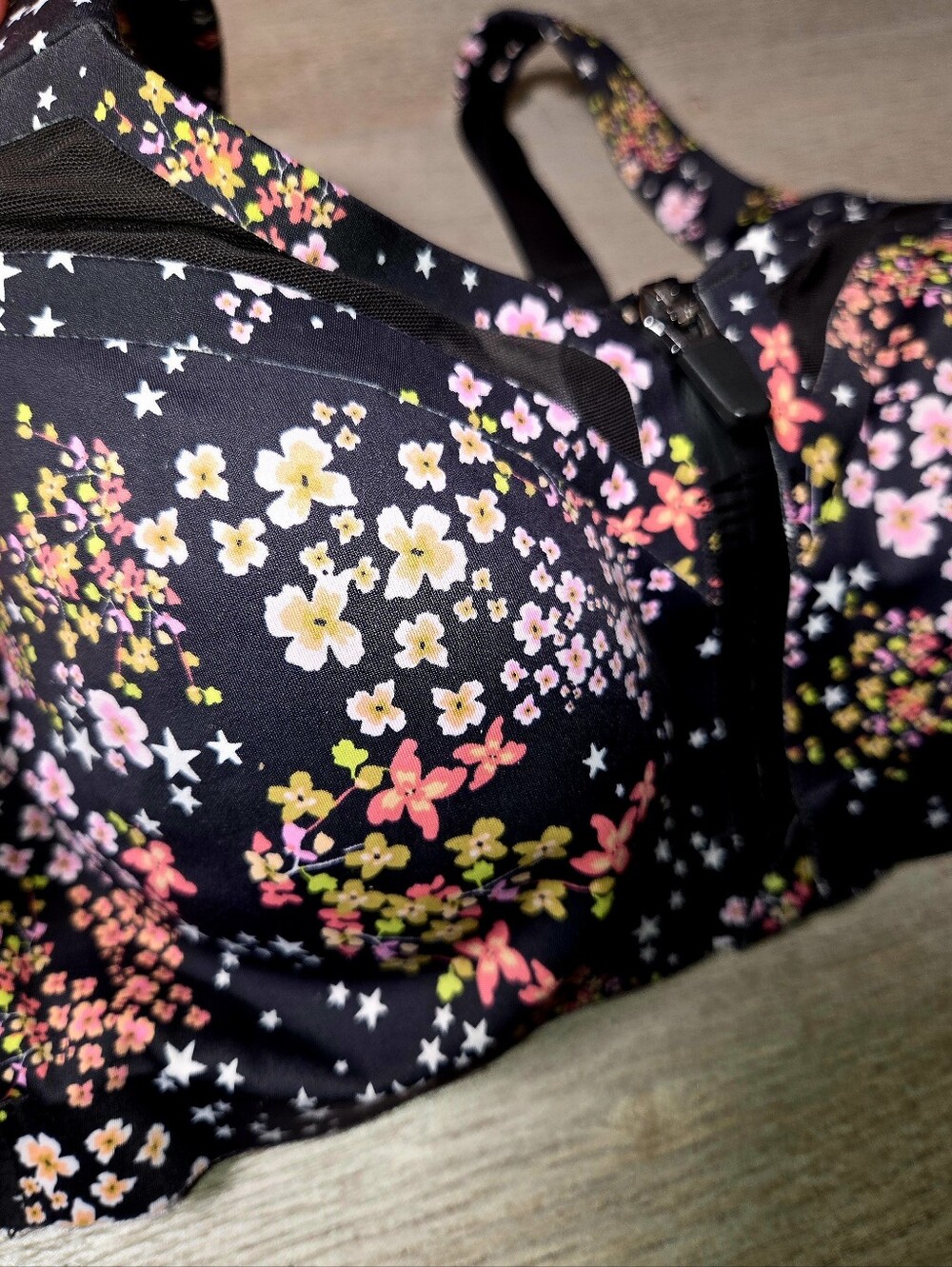 3-ct VS Incredible Knockout Ultra Max Bras - Picture 7 of 7